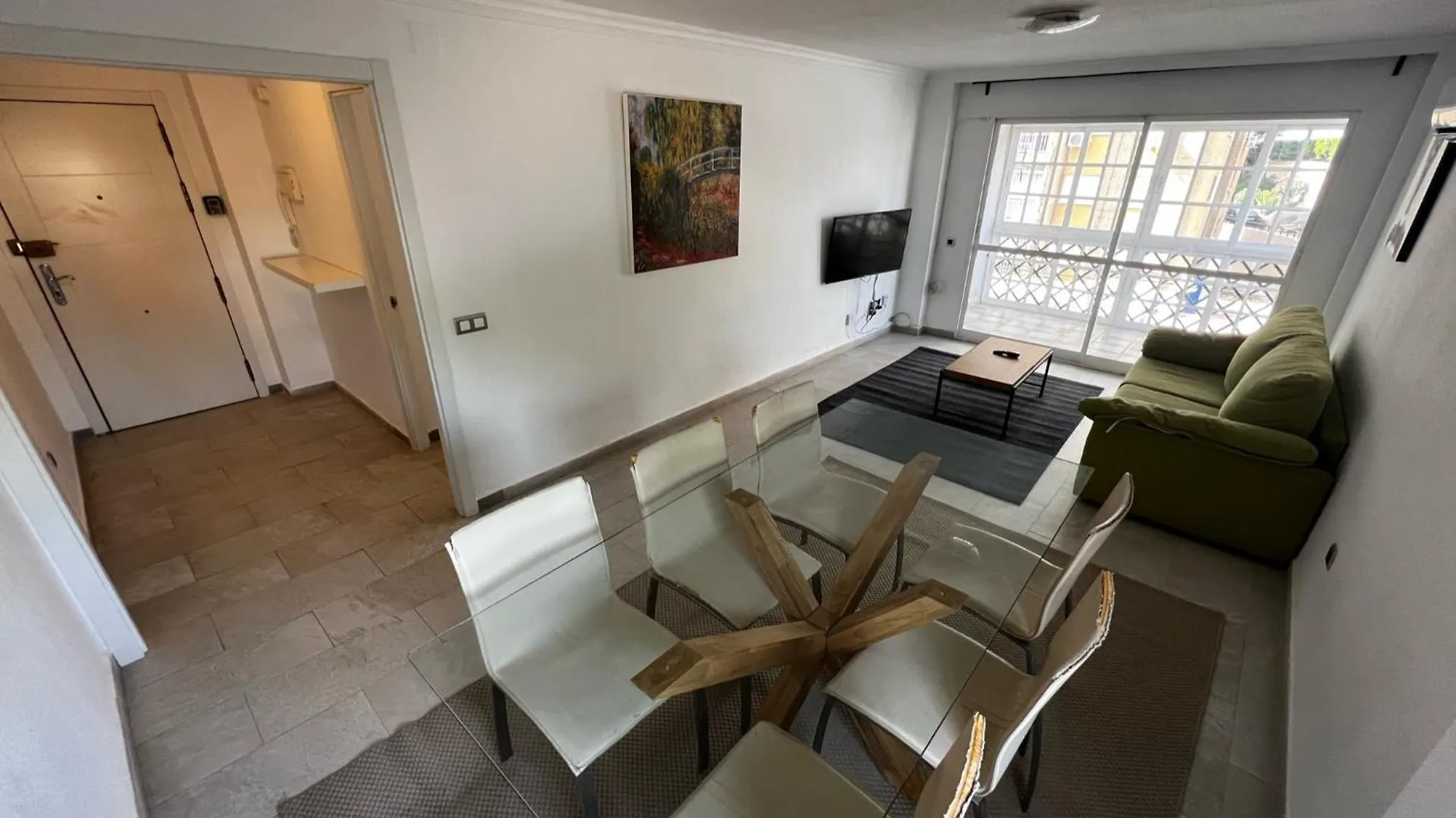 Tres Habitaciones Parking Gratis Μάλαγα 0*,  Ισπανία